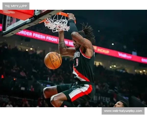 布鲁姆疯三表现惊艳场均17.3分13.3板助球队强势反弹 布鲁姆疯三表现惊艳场均17.3分13.3板助球队强势反弹