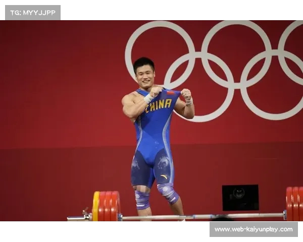 B组出场的两位举重老将携手挑战世界舞台见证他们不朽的竞技精神